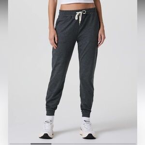 Vuori Performance Jogger - Charcoal Heather